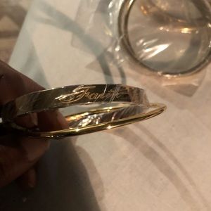 Ten (10) women Fashion bracelets (lot sale)